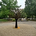 Gedenkmonument op kruising van wandelpaden begraafplaats Ridderkerk